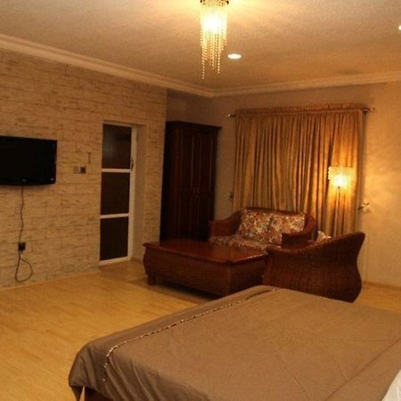 Fryburg Suites Aliayabiagba Exterior foto