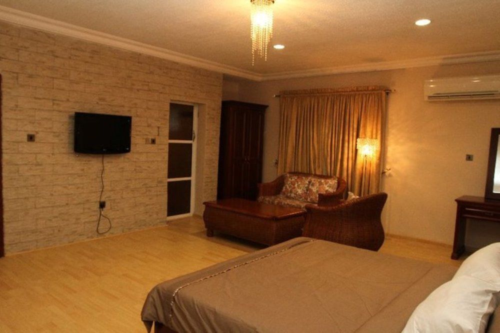 Fryburg Suites Aliayabiagba Exterior foto