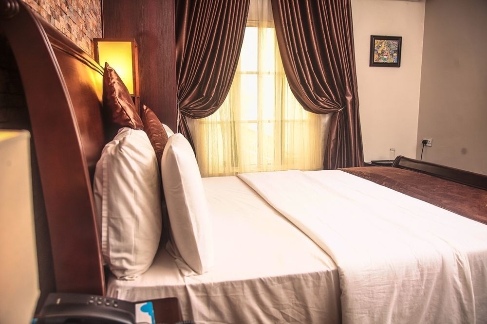 Fryburg Suites Aliayabiagba Exterior foto