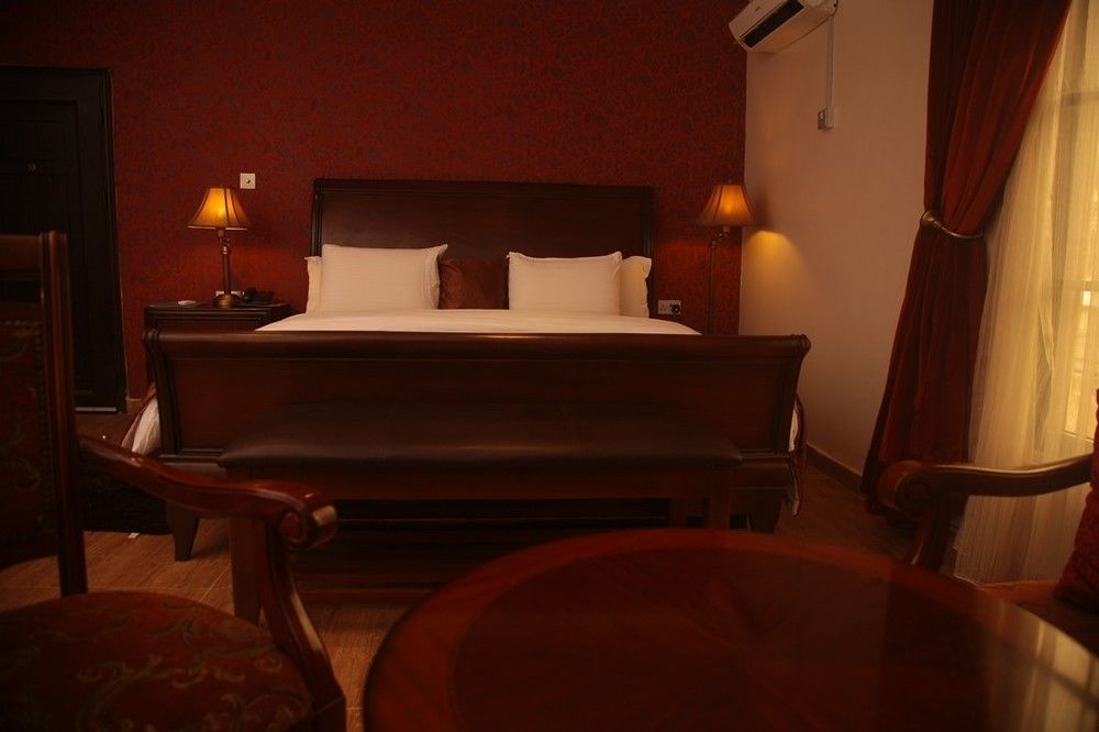 Fryburg Suites Aliayabiagba Exterior foto