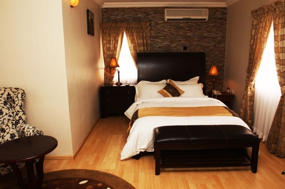 Fryburg Suites Aliayabiagba Exterior foto