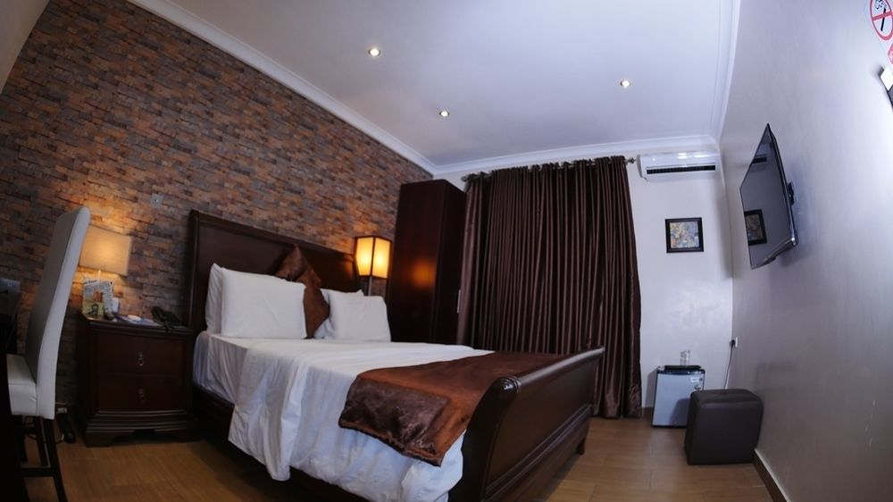 Fryburg Suites Aliayabiagba Exterior foto