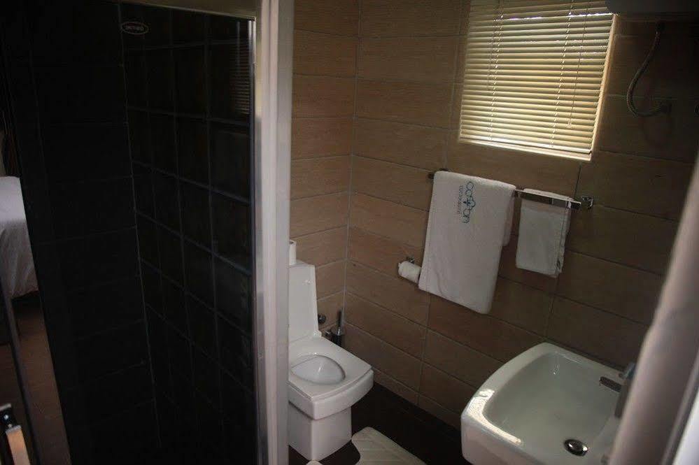 Fryburg Suites Aliayabiagba Exterior foto