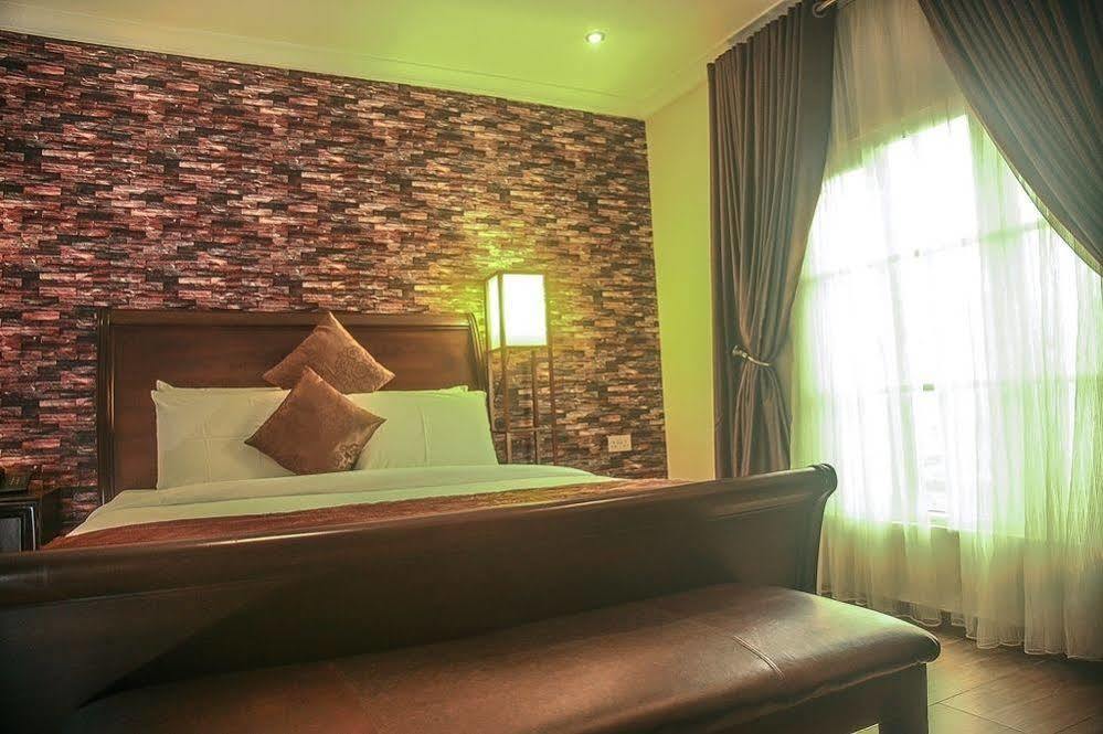 Fryburg Suites Aliayabiagba Exterior foto